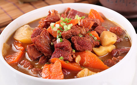 牛肉炖萝卜