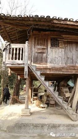 旅投公司岗位大练兵 摆手舞尽显土家情怀