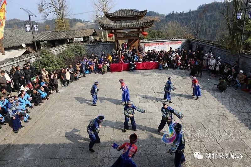 旅投公司岗位大练兵 摆手舞尽显土家情怀