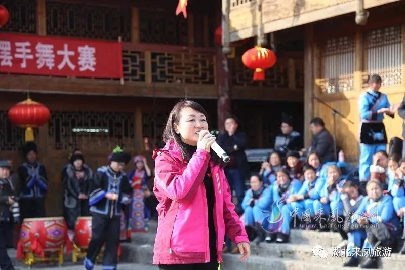 旅投公司岗位大练兵 摆手舞尽显土家情怀