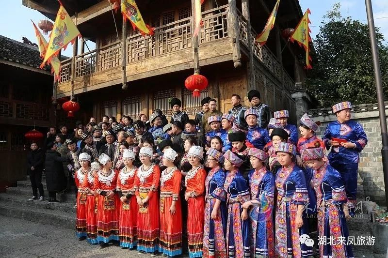 旅投公司岗位大练兵 摆手舞尽显土家情怀